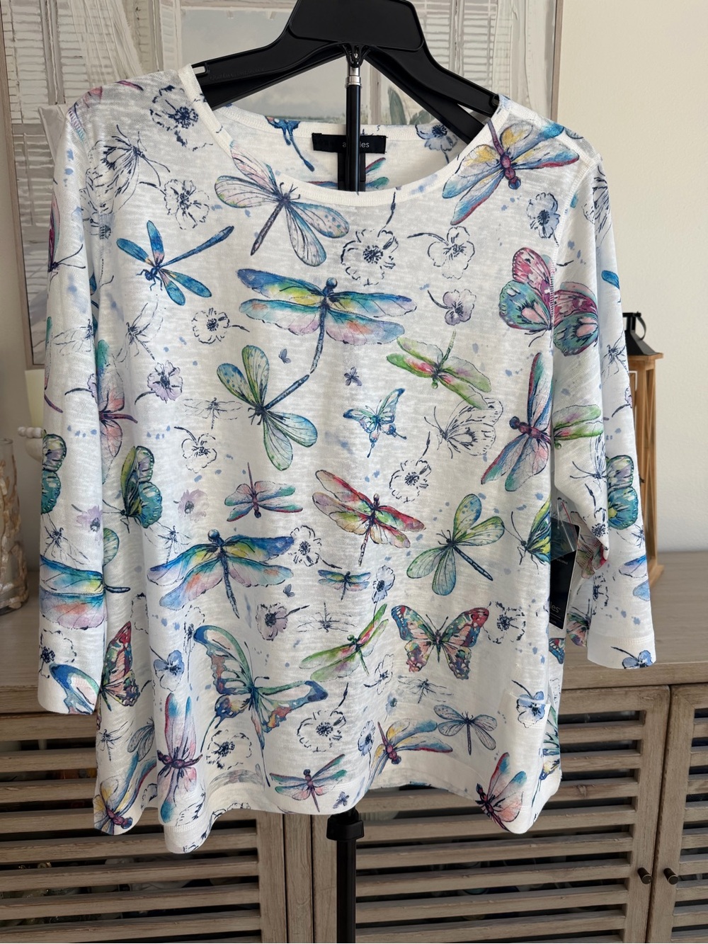 Women’s White Dragonfly Print Pullover Top